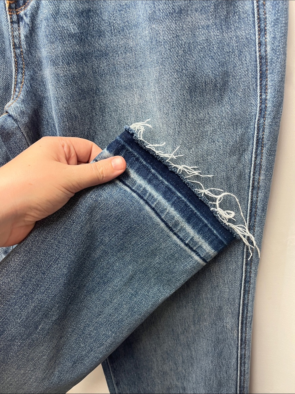 Judy Blue Medium Wash Boyfriend Fit Raw Undone Hem Jeans- 30 - Picture 4 of 5